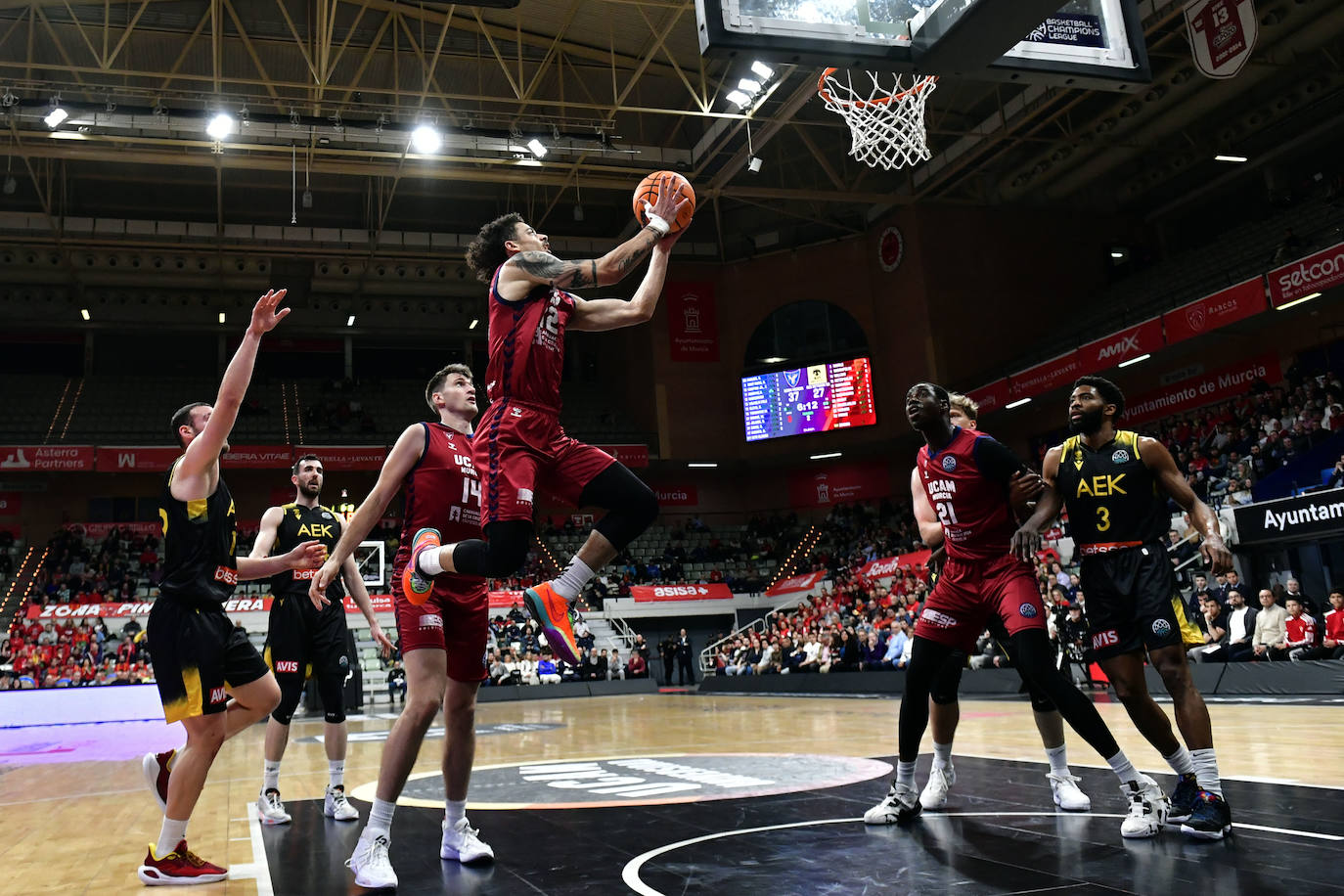 Las imágenes del partido entre el UCAM Murcia y el AEK Betsson