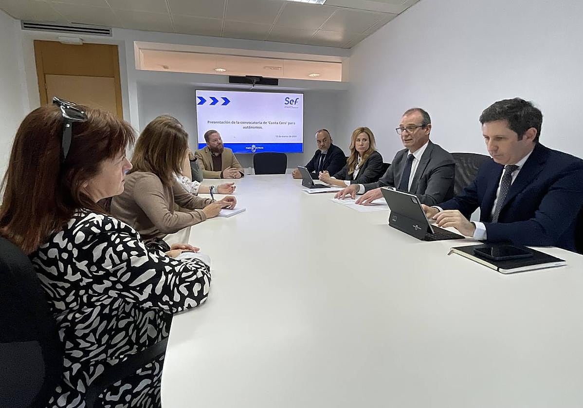 El consejero Víctor Marín, este martes, durante la presentación de la convocatoria de 'cuota cero' para autónomos.