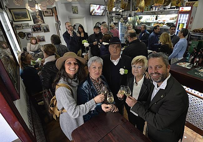 La familia al completo, con Pepe y José María, junto a Sol (la matriarca), y las hermanas Marina y Carolina Rubiales.