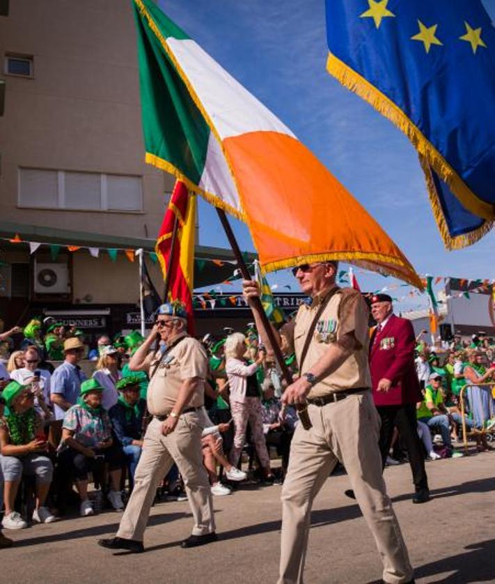 Imagen secundaria 2 - Orihuela Costa celebra este domingo su multitudinario desfile de San Patricio