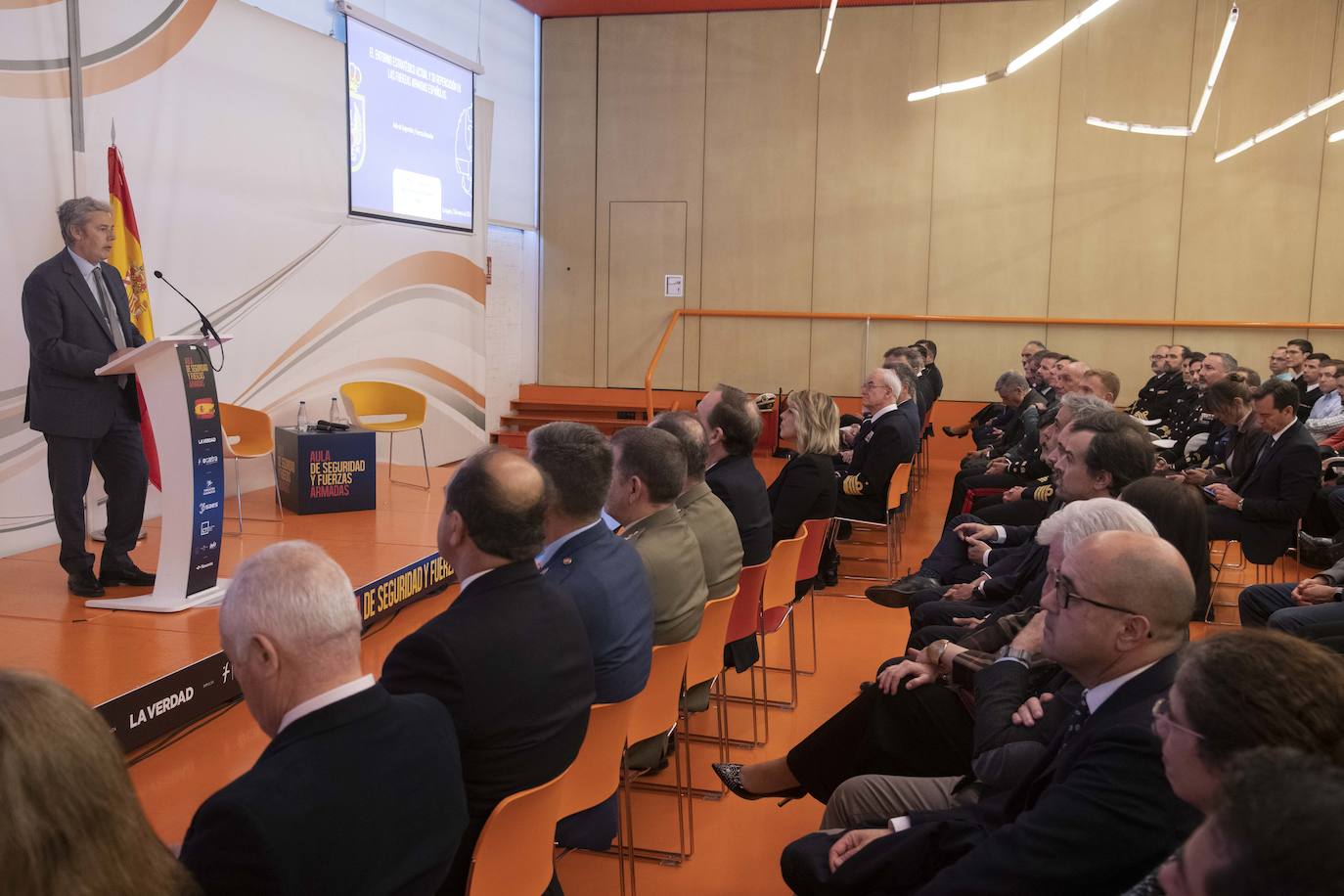 La inauguración del Aula de Seguridad y Fuerzas Armadas, en imágenes