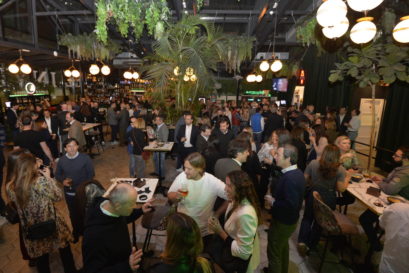 Las imágenes del cóctel de bienvenida en el Mercado de Correos de Murcia