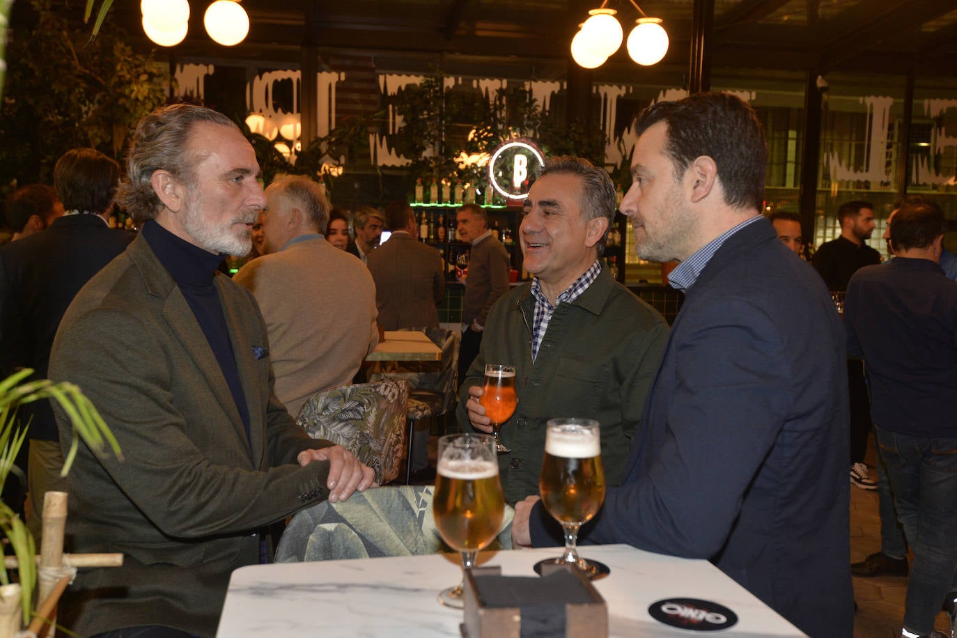 Las imágenes del cóctel de bienvenida en el Mercado de Correos de Murcia