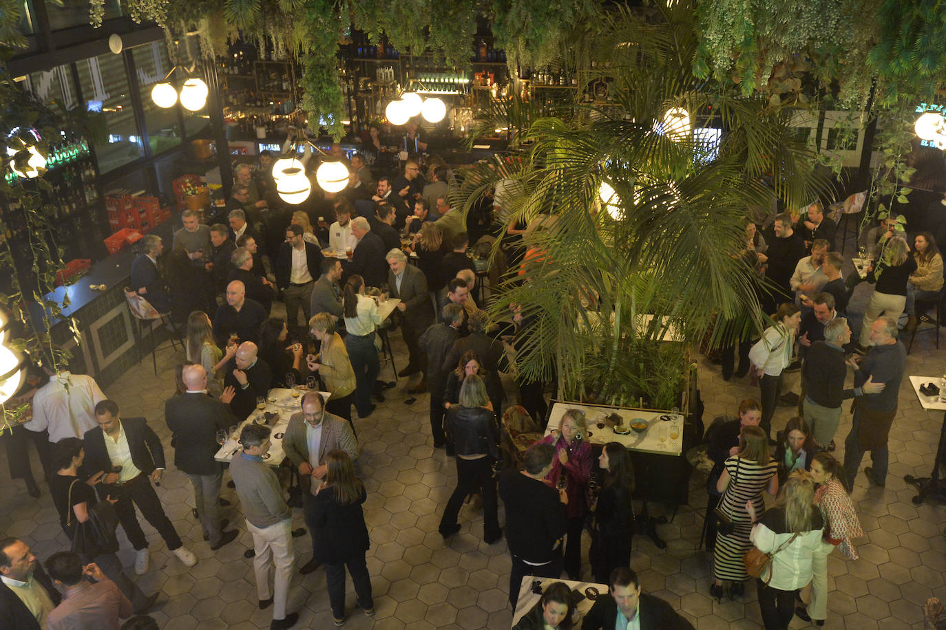 Las imágenes del cóctel de bienvenida en el Mercado de Correos de Murcia