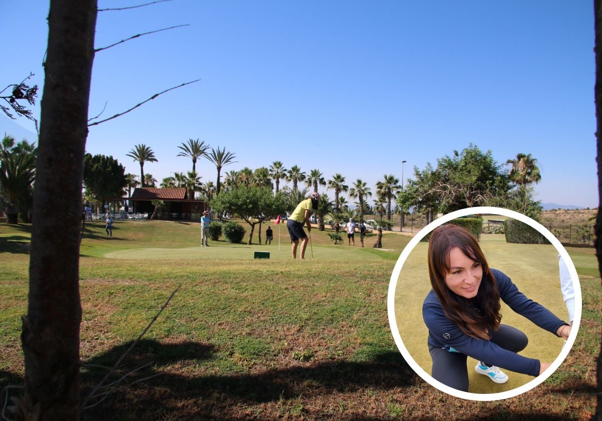 Jugadores en uno de loshoyos de la instalación federativa. La profesional murciana corrigiendo el agarre de una de sus alumnas.