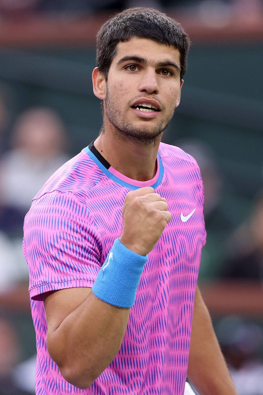 La victoria de Carlos Alcaraz ante Zverev tras la invasión de abejas en Indian Wells, en imágenes