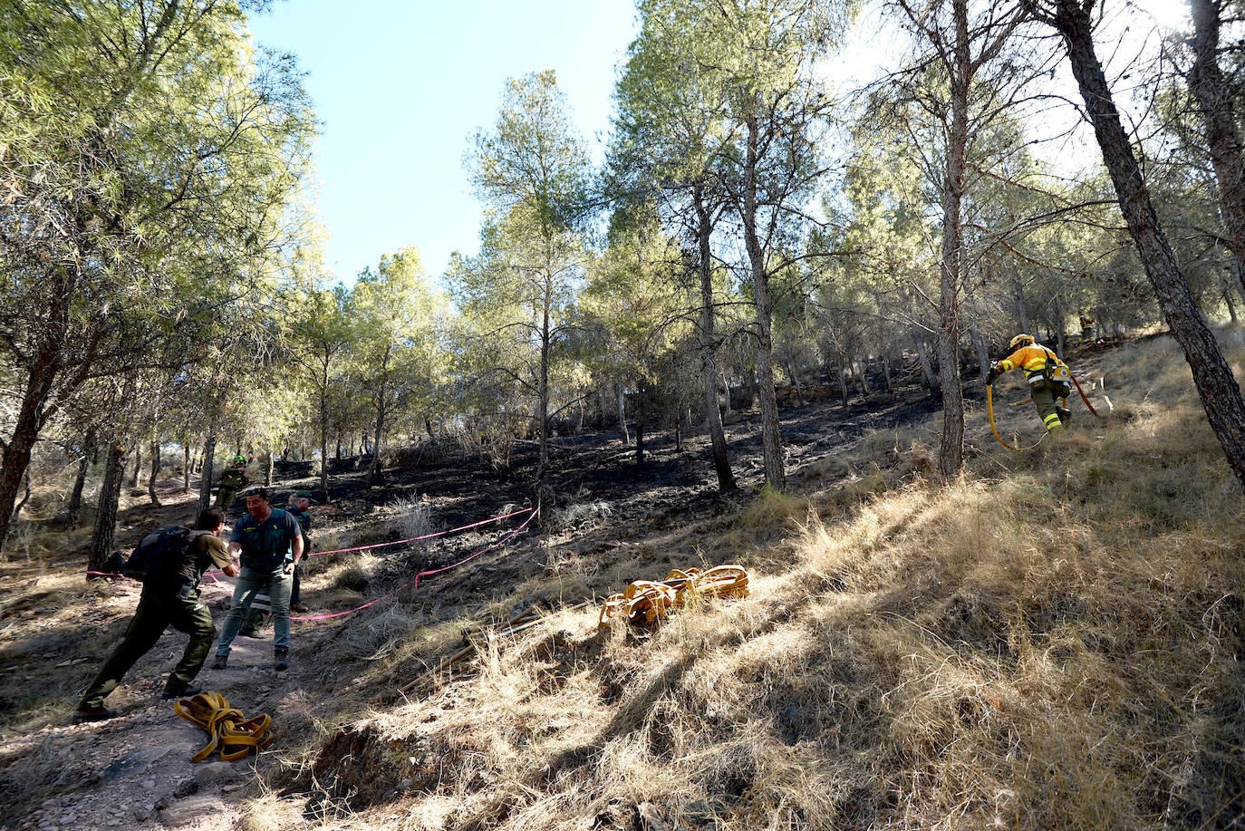 Bomberos y Guardia Civil investigan el incendio en Algezares