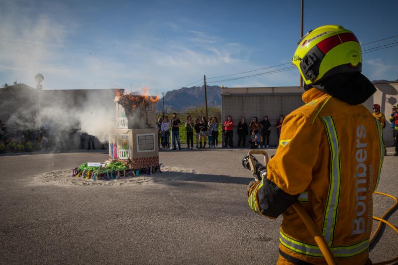 La cremà de las fallas del colegio de Hurchillo, en imágenes