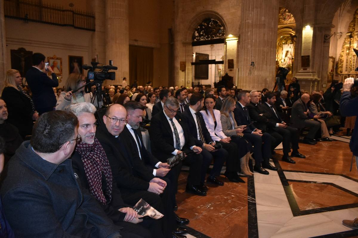 La Compañía abre sus puertas a «The Mystery Man»