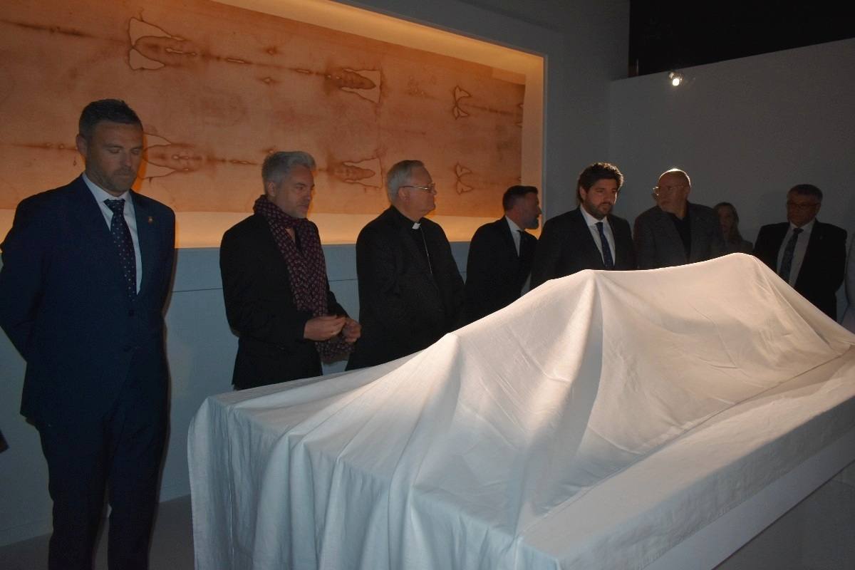 La Compañía abre sus puertas a «The Mystery Man»