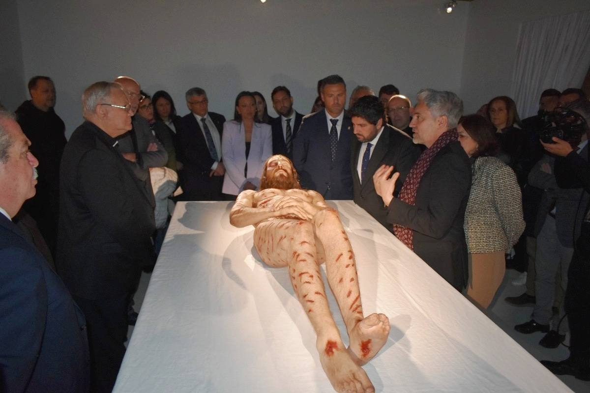 La Compañía abre sus puertas a «The Mystery Man»