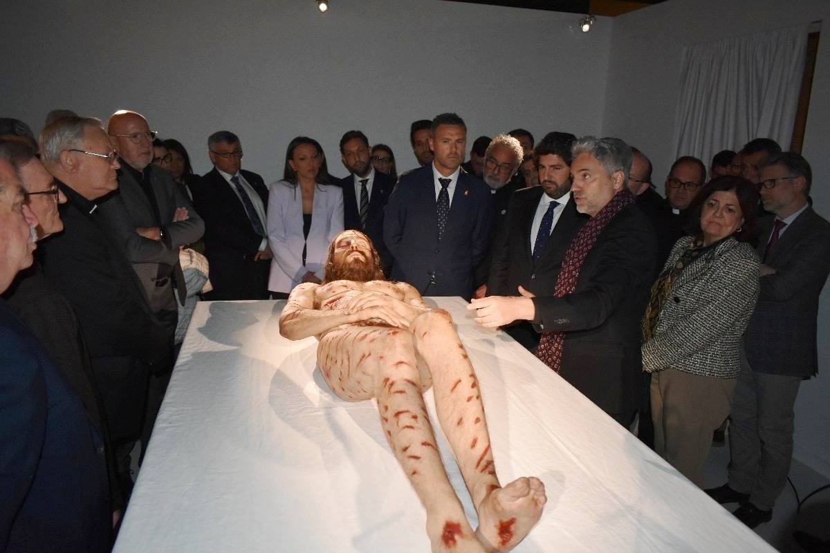 La Compañía abre sus puertas a «The Mystery Man»