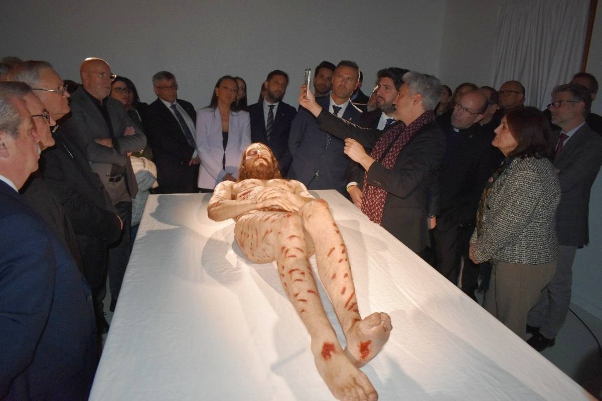 La Compañía abre sus puertas a «The Mystery Man»