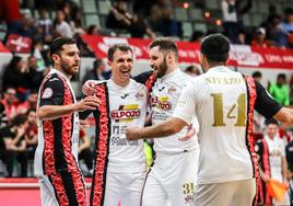 Jugadores de ElPozo celebran un gol ante el Alzira.