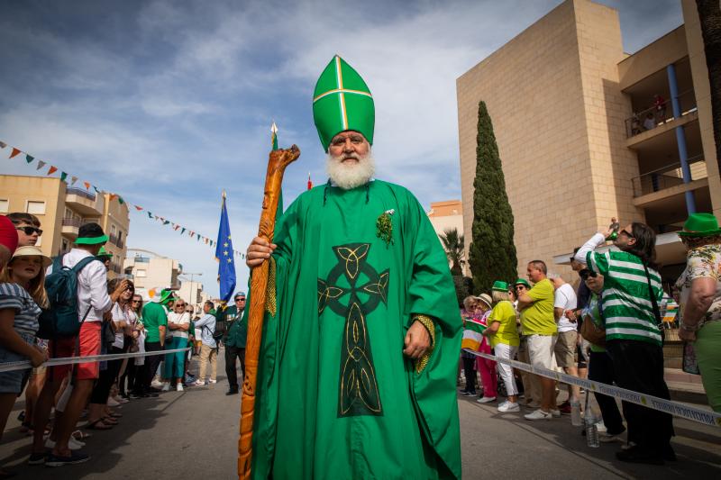 San Patricio tiñe de verde las calles de Orihuela Costa