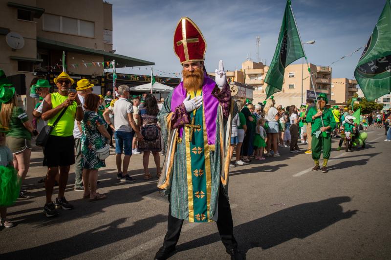 San Patricio tiñe de verde las calles de Orihuela Costa