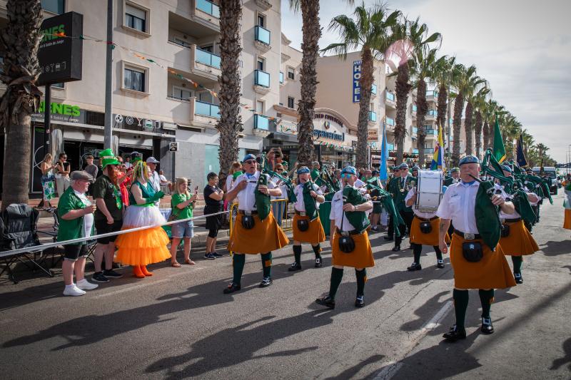 San Patricio tiñe de verde las calles de Orihuela Costa