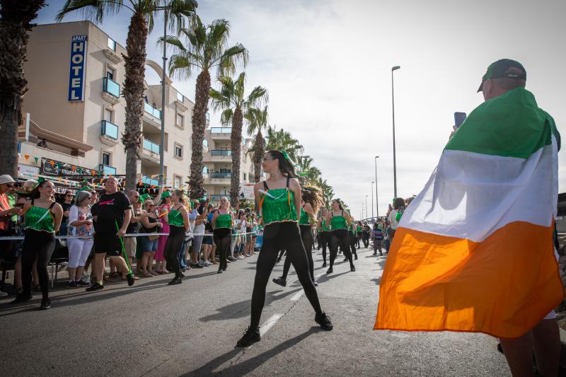 San Patricio tiñe de verde las calles de Orihuela Costa