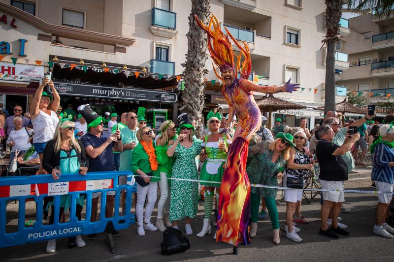 San Patricio tiñe de verde las calles de Orihuela Costa