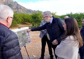 Presentación de la renovación del camino de la mina por parte del alcalde de Santomera y la consejera Sara Rubira.