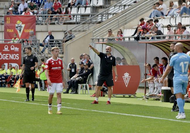 Tato, segundo de Alfaro, en el Real Murcia-UD Ibiza.