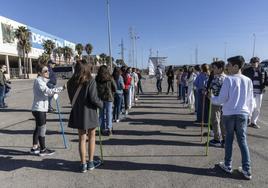 Santo Ángel del Resucitado.Un grupo de niños del tercio infantil ensayan en una explanada de Cabezo Beaza.