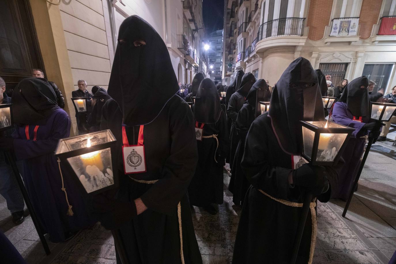 El vía crucis del Cristo del Socorro mantiene en vela a cientos de cartageneros
