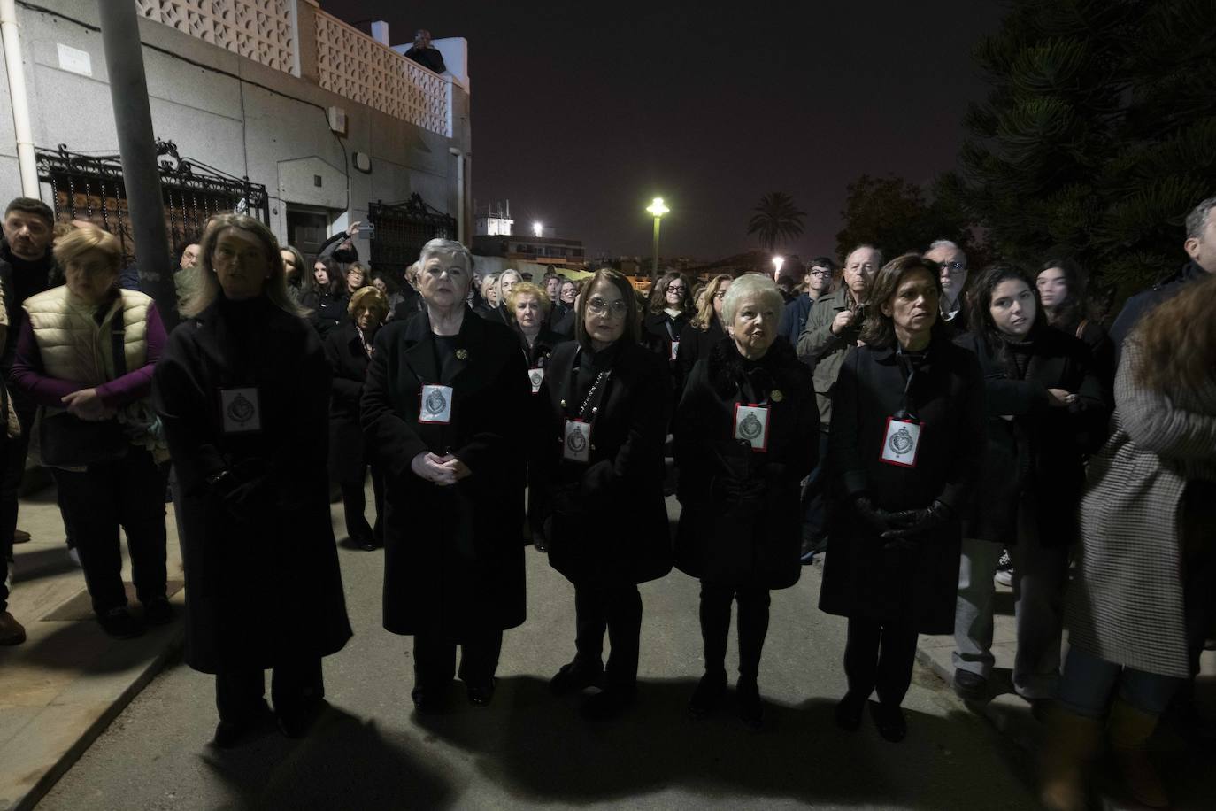 El vía crucis del Cristo del Socorro mantiene en vela a cientos de cartageneros