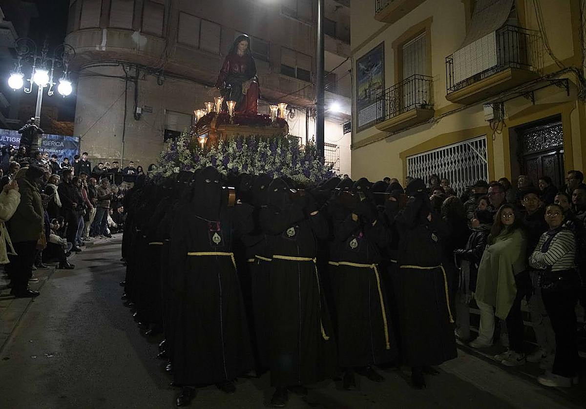 El vía crucis del Cristo del Socorro mantiene en vela a cientos de cartageneros