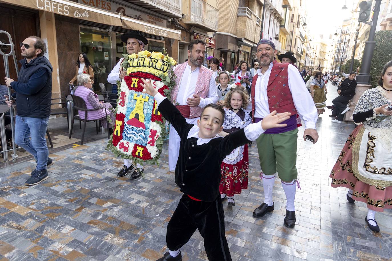 La ofrenda floral de Viernes de Dolores de Cartagena, en imágenes