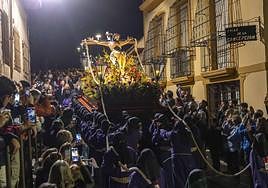 El Cristo del Socorro bajando por la calle de la Concepción.