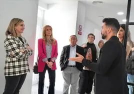 La consejera Conchita Ruiz en la visita al inmueble tutelado en Los Ramos.