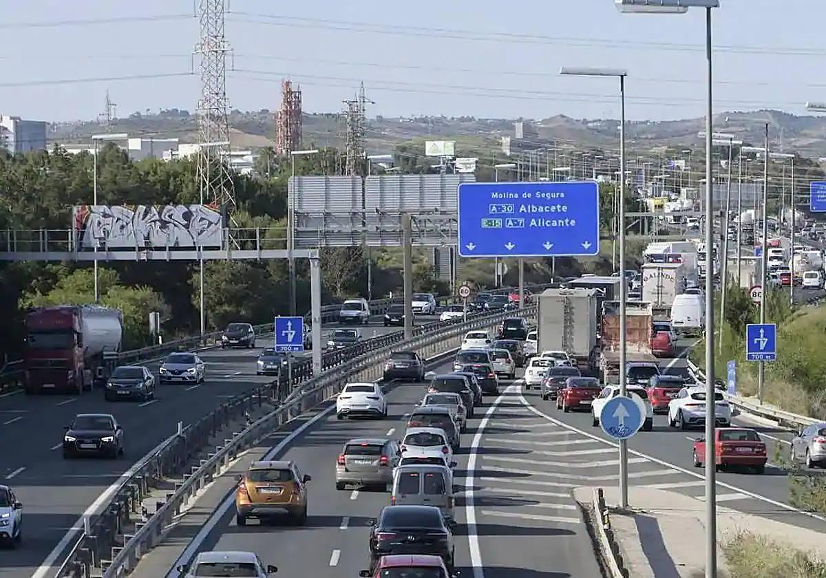 Atasco en el nudo de Espinardo, en una foto de archivo.