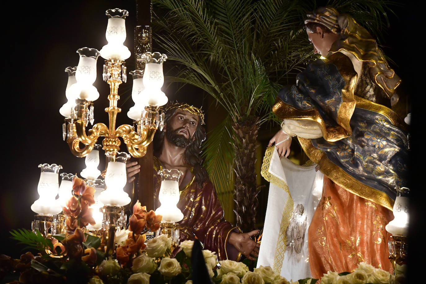 La procesión del Cristo del Amparo del Viernes de Dolores en Murcia, en imágenes