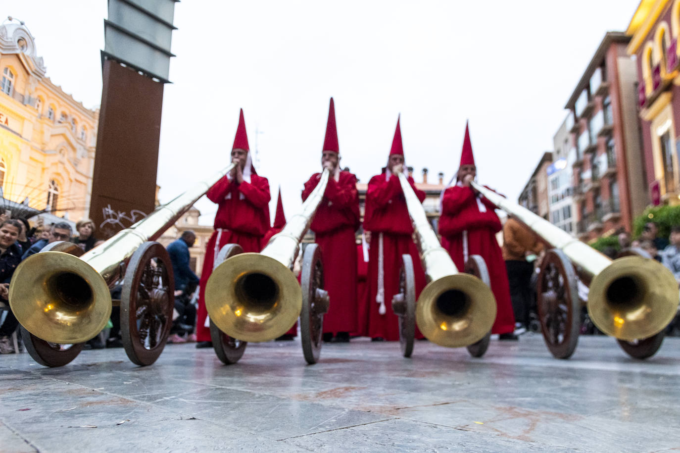 La procesión de la Caridad del Sábado de Pasión de Murcia, en imágenes