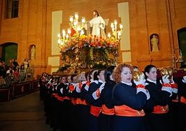 El trono de La Despedida de Jesús sale de Santa María de Gracia.
