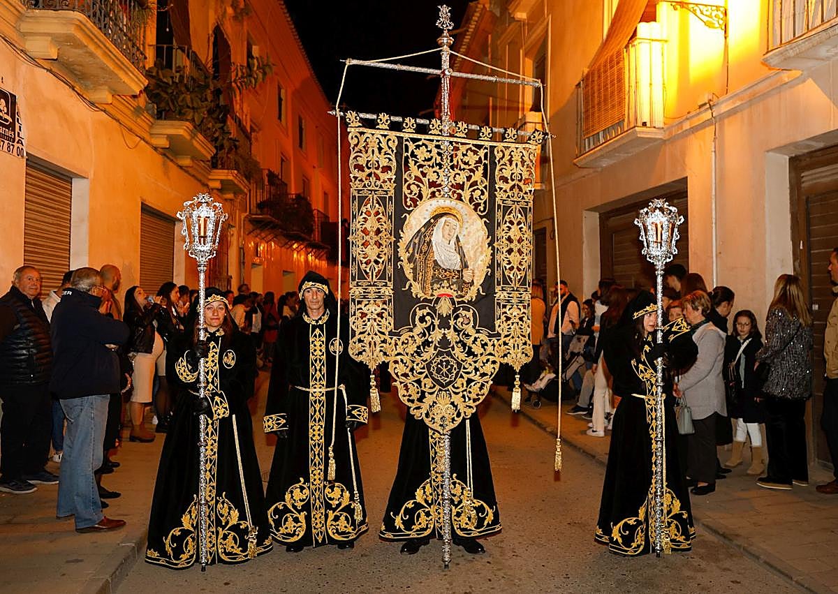 Imagen secundaria 1 - Noche de luto en el casco histórico