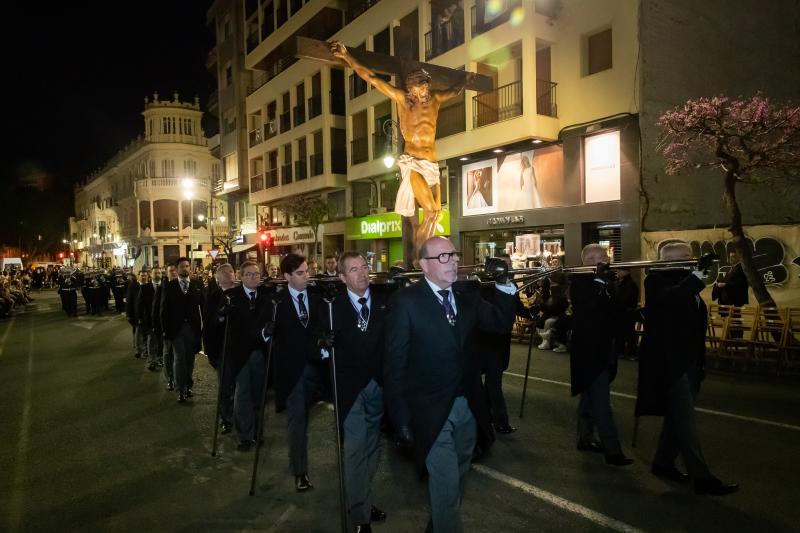 Una procesión de las mantillas en Orihuela pasada por agua