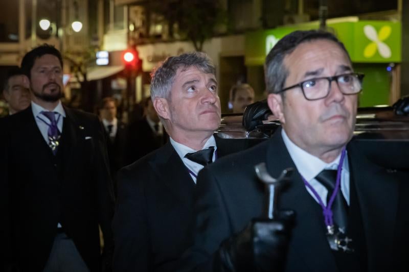 Una procesión de las mantillas en Orihuela pasada por agua