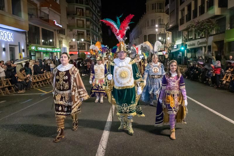 Una procesión de las mantillas en Orihuela pasada por agua