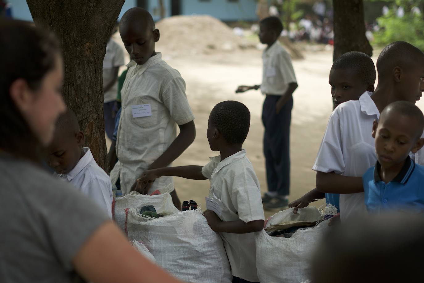 La labor contra el plástico de una empresa murciana en Tanzania, en imágenes