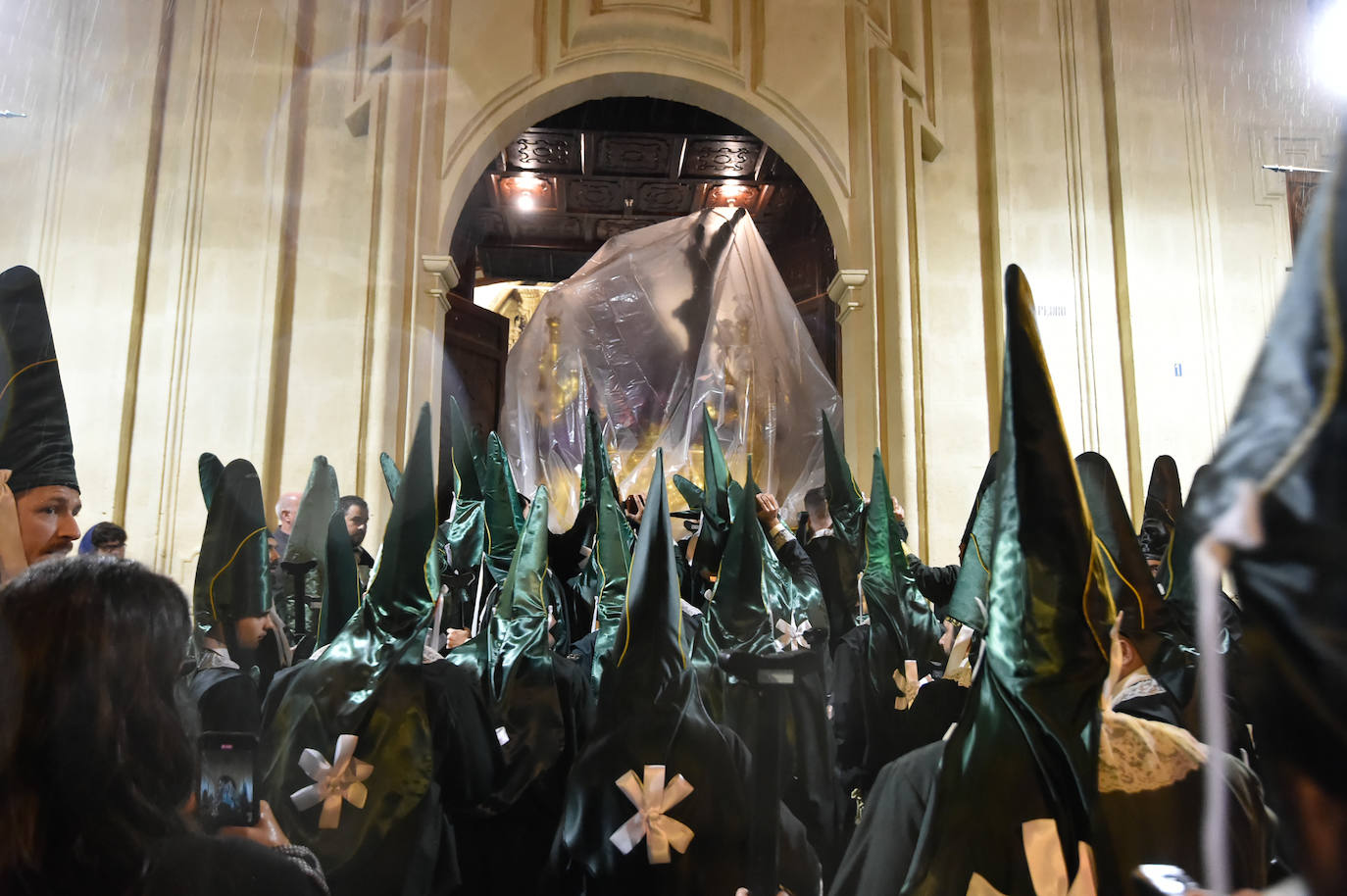 Suspendida la procesión del Cristo de la Esperanza en Murcia por la lluvia