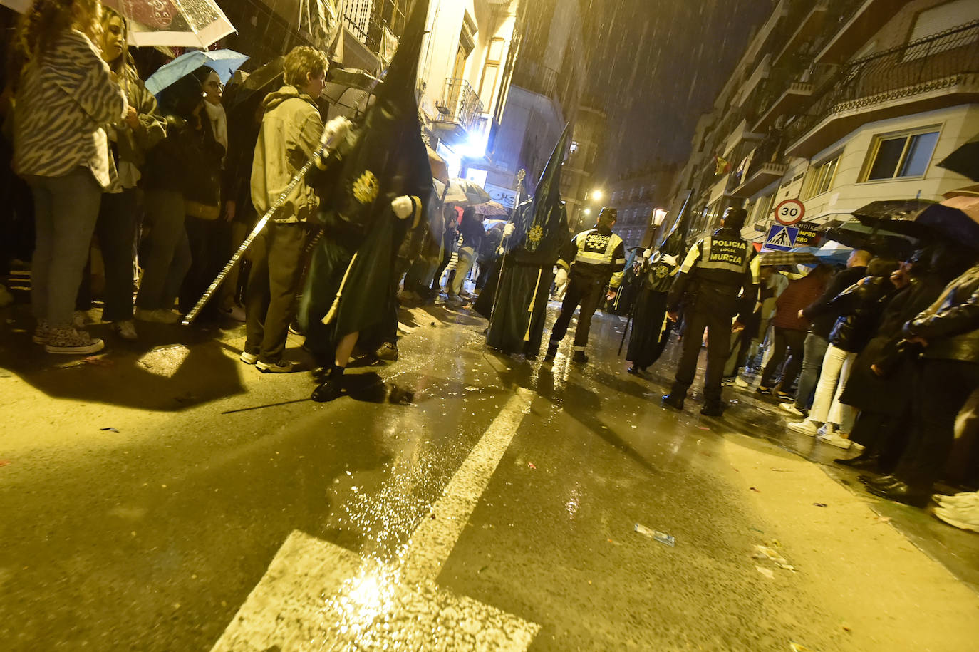 Suspendida la procesión del Cristo de la Esperanza en Murcia por la lluvia