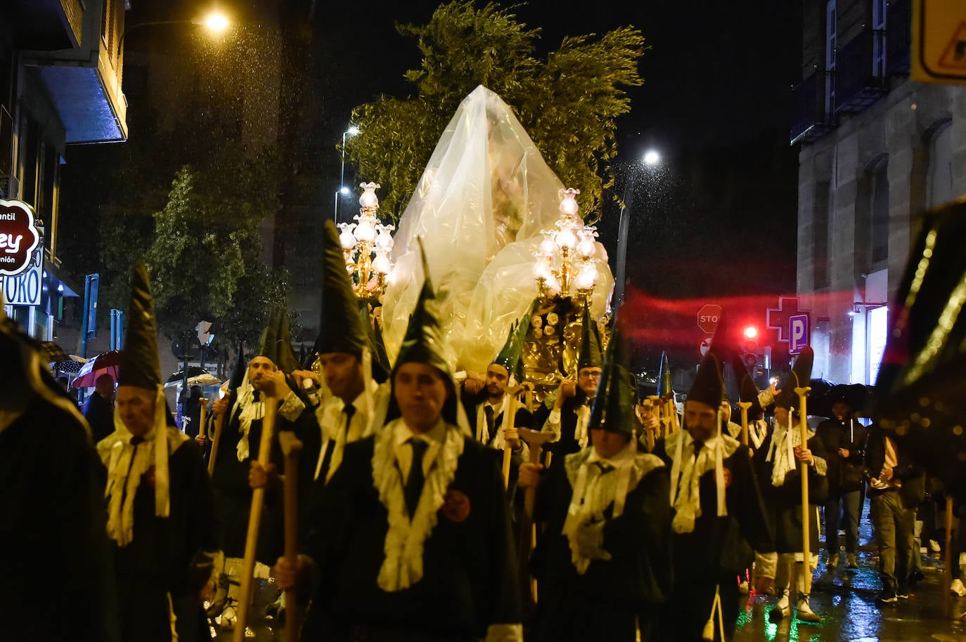 Suspendida la procesión del Cristo de la Esperanza en Murcia por la lluvia