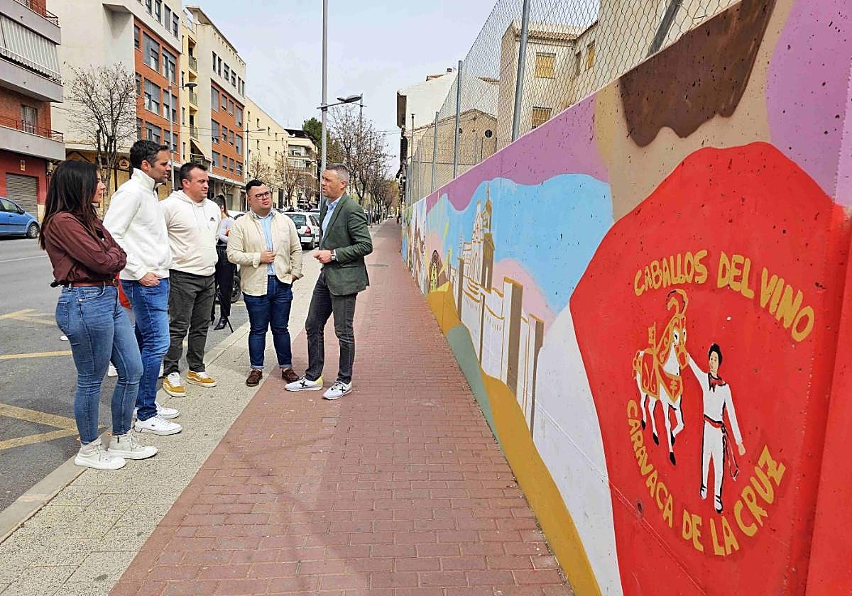 El nuevo mural, con una imagen del castillo de Caravaca.