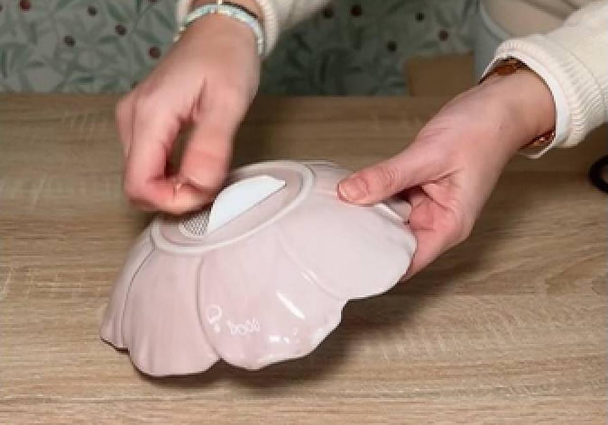 Retirar las pegatinas de los envases.