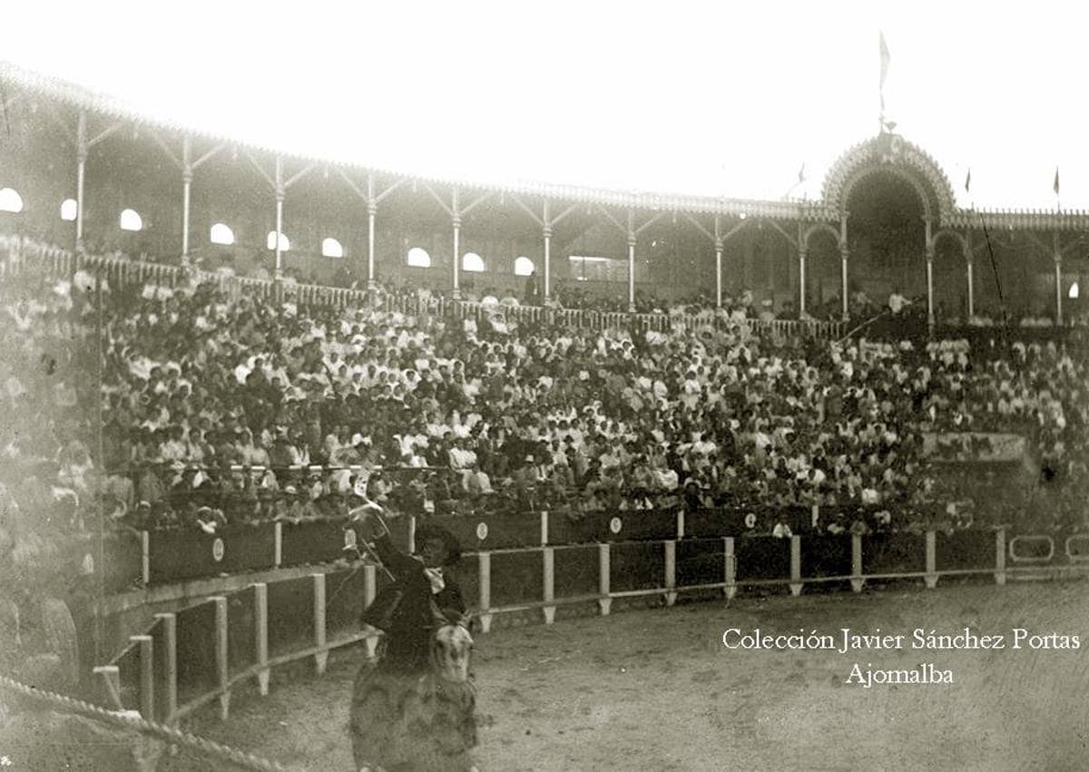 Secondary image 1 - The square was inaugurated in 1907 with a bullfight by the Arriba Hermanos cattle ranch, which was fought by the right-handers Enrique Vargas 'Minuto', Manuel Mejías 'Bienvenida' and José Moreno 'Lagartijillo Chico'.  The capacity was 7,000 seats.