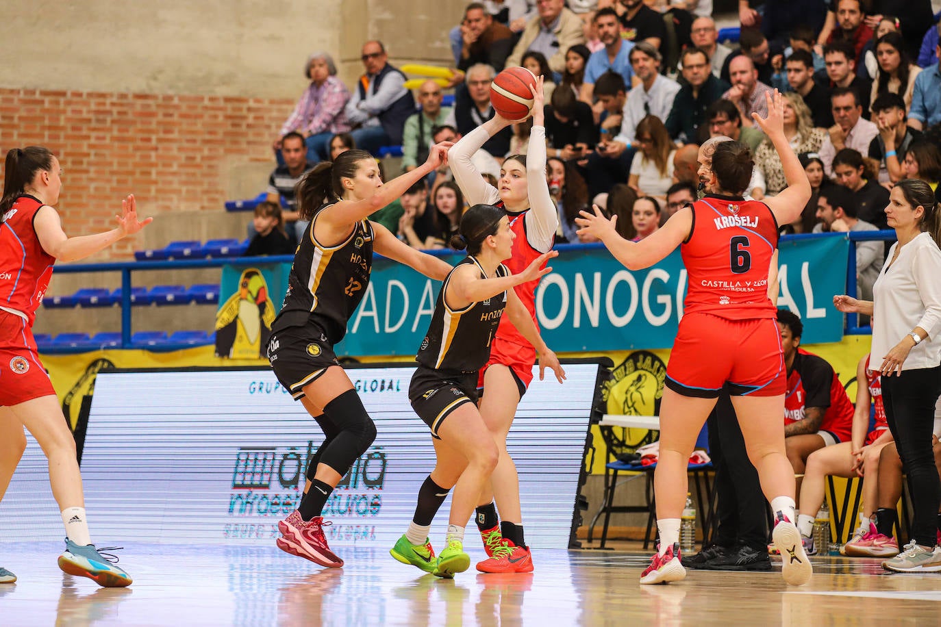 La victoria del Jairis ante el Bembibre, en imágenes