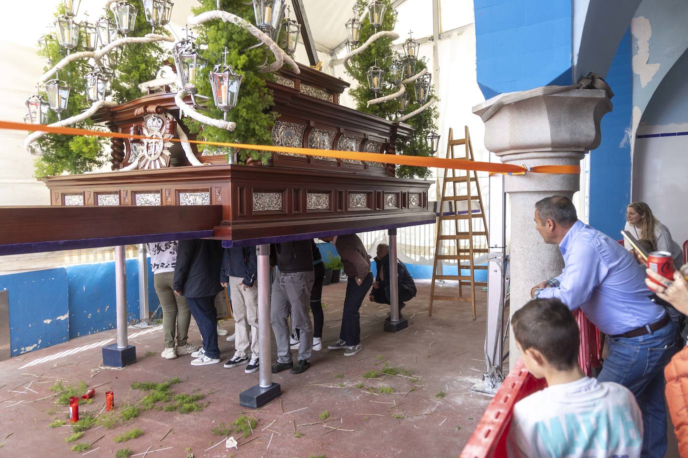 Un Jueves Santo de preparativos en Cartagena
