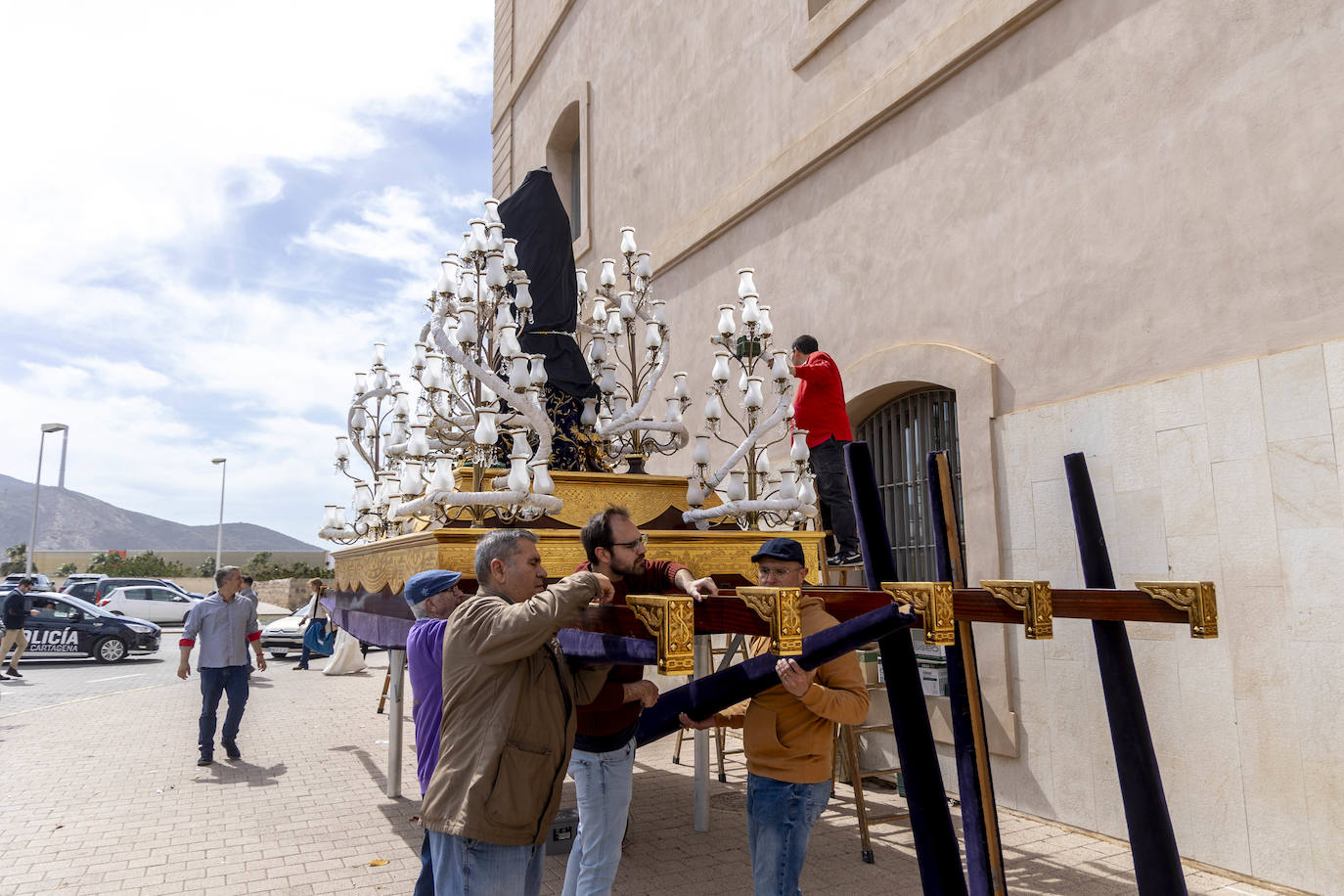 Un Jueves Santo de preparativos en Cartagena